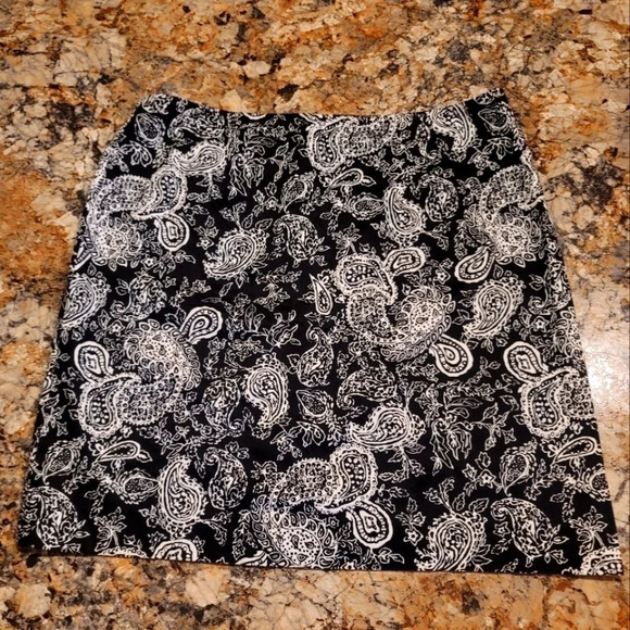 0050. ECU ~ Lauren by Ralph Lauren ~ Paisley Stretch Skirt w/ Hidden Zipper! - Picture 2 of 6